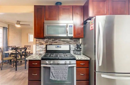 Mount Wilson House | Updated 4 Bedroom Home with Pool and Den