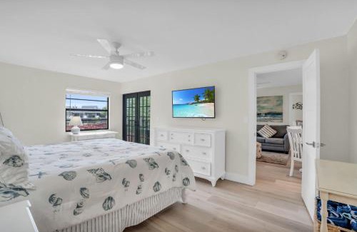 Park Shore House | Updated and Beautiful Views
