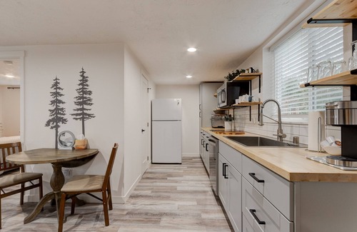 Starcrest Apartment | Updated and bright guest suite.