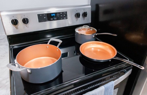 Dartmoor House | Updated Ann Arbor ranch w/private yard and lots of parking!