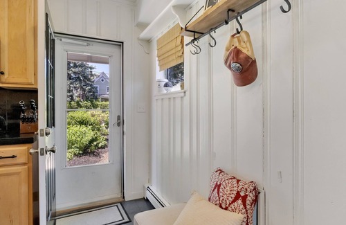 Plymouth House | Updated Antique in Historic Downtown Plymouth