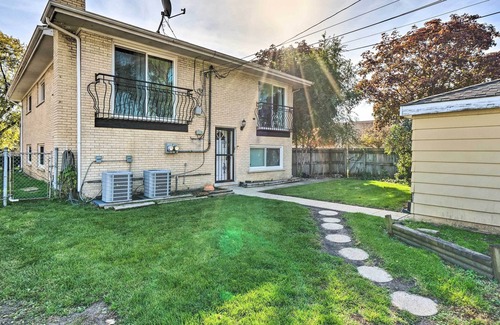 Bellwood Apartment | Updated Apartment ~ 13 Mi to Downtown Chicago