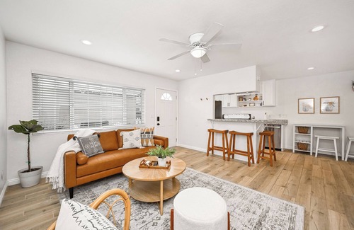 East Side Costa Mesa Apartment | Updated Apartment for 2 in Eastside Costa Mesa