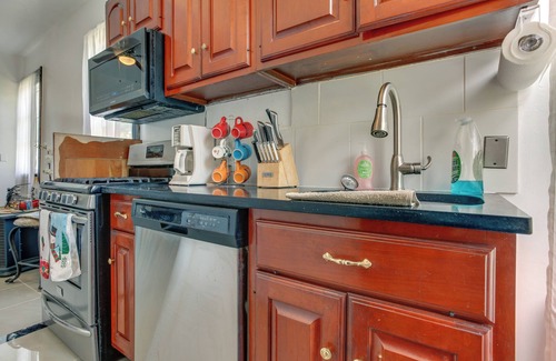 East Orange Apartment | Updated Apartment: Near New York City!