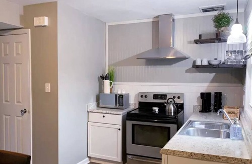 Westover House | Updated Apartment 2 mins from Fort Bragg