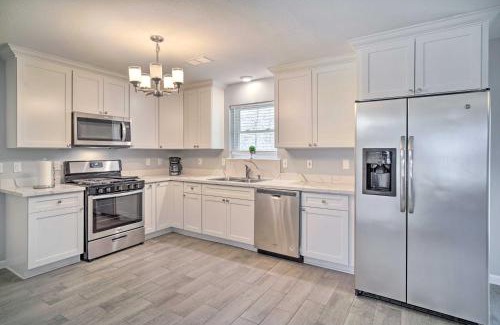 South Baton Rouge House | Updated Baton Rouge Home with Grill about 10 Mi to Dtwn!