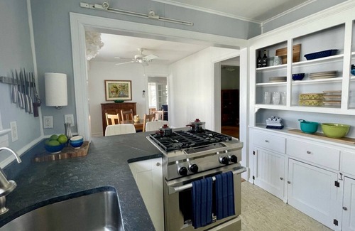 Lake Como House | Updated, Beachy Four-Bedroom Home 0.6 Miles to Beach