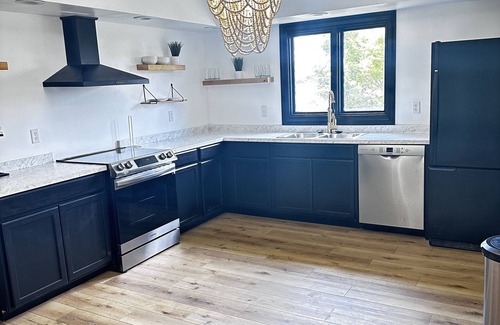 Cape Girardeau House | Updated boho inspired home. Sleeps up to 7 people