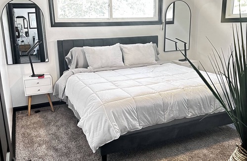 Cape Girardeau House | Updated boho inspired home. Sleeps up to 7 people