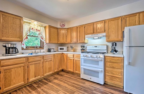 Bolton Landing House | Updated Bolton Home w/Fire Pit!