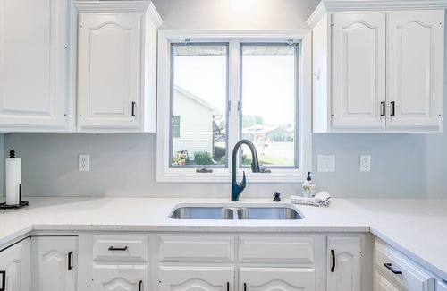 Manteno House | Updated , bright, and modern Manteno Home close to parks