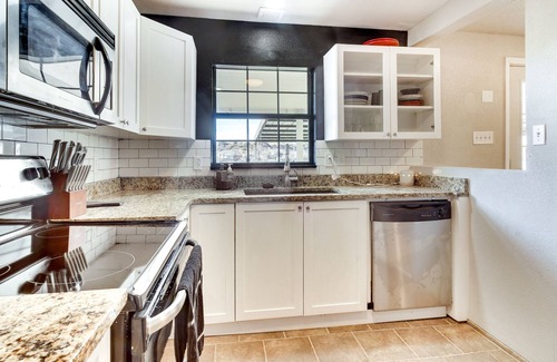 Buffalo Springs House | Updated Buffalo Springs House on the Lake!