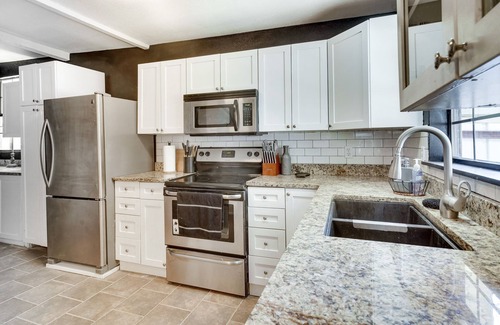 Buffalo Springs House | Updated Buffalo Springs House on the Lake!