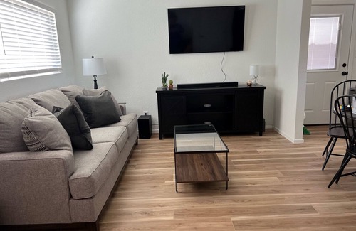 Tokio House | Updated Bungalow - Close to town and 30 min from Lubbock!