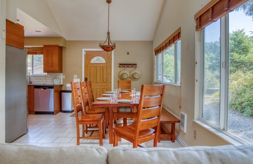 Rockaway Beach House | Updated Cabin Near Rockaway Has Outdoor Dining, Fire-Pit, 3 Blocks from Beach!
