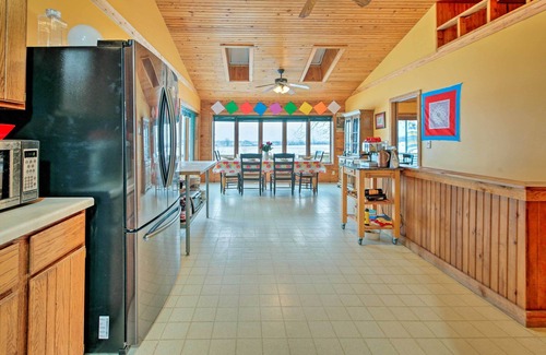 Burlington Cabin | Updated Cabin on 7 Acres - Day Trip to Lake Geneva