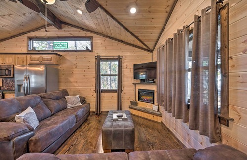 Big Cedar Cabin | Updated Cabin w/Fire Pit: 2 Mi to UTV & Hike