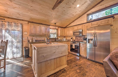 Big Cedar Cabin | Updated Cabin w/Fire Pit: 2 Mi to UTV & Hike