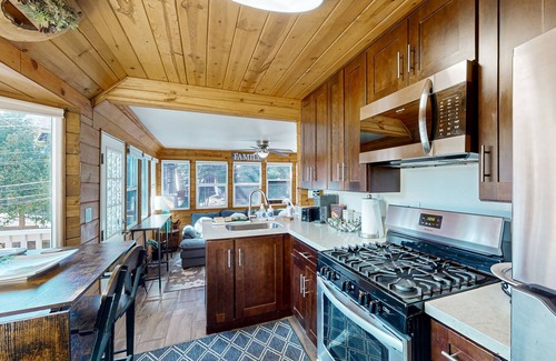 Cedar Glen Cabin | Updated Cabin w/Washer/Dryer & WiFi, Close To Lake, Shopping, and Hiking