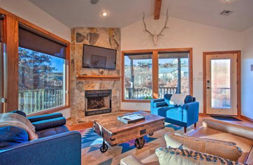 Medicine Park House | Updated Cabin with 360-Degree Mtn View 1 Mi to Lake