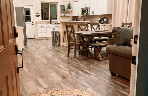 Three Rivers Cabin | Updated Cabin with POOL and SPA 5 minutes from Sequoias National Park