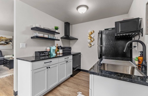 Green Bay Apartment | Updated Centrally Located Boho Suite