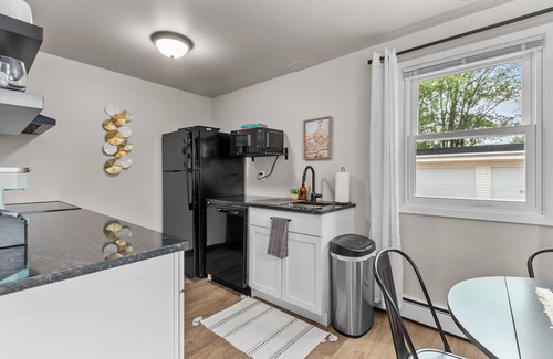 Green Bay Apartment | Updated Centrally Located Boho Suite