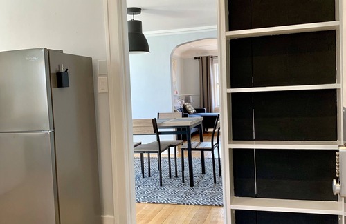 Grosse Pointe House | Updated charming 2ND unit city place with BIG yard