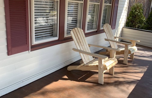 Grosse Pointe House | Updated charming 2ND unit city place with BIG yard