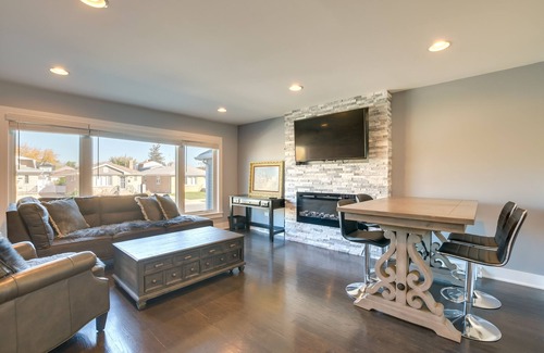 Norwood Park East Apartment | Updated Chicago Vacation Rental w/ Fireplace!