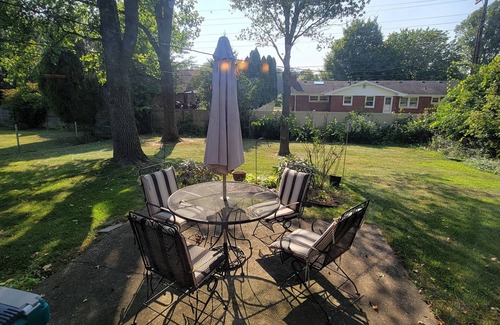 South Bend House | Updated clean 5br house, 2(1/2) bath close to Notre Dame.