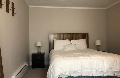 Mount Hood Village Apartment | Updated + clean Motel Room at the base of Mt Hood!