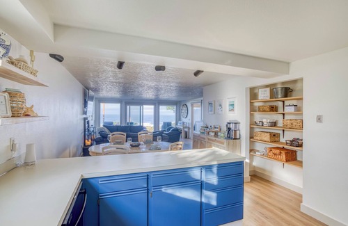 Nelscott House | Updated Clifftop Oceanfront Beauty King Suite, Game Room, Pool Table, Tesla Char