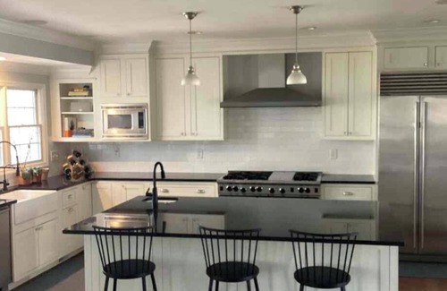 Rosemont House | Updated colonial is the perfect home-base adventures in our nation’s capitol.