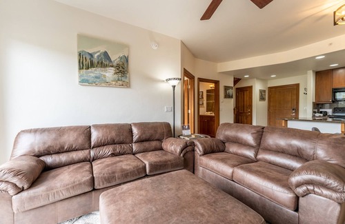 The Highlands Condo | Updated Condo in Breckenridge w/Mountain Views & Quick Drive to Base Area!