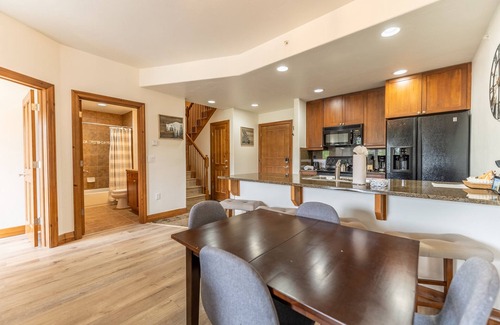 The Highlands Condo | Updated Condo in Breckenridge w/Mountain Views & Quick Drive to Base Area!