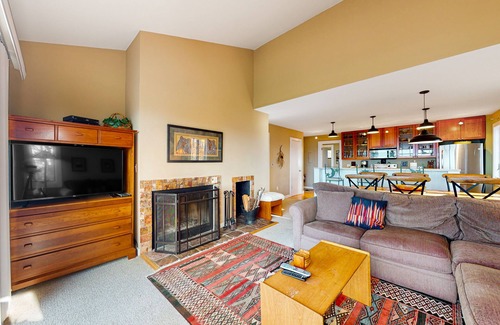 Maple City Condo | Updated condo in Glen Arbor with Lake Michigan views, fireplace, deck, W/D