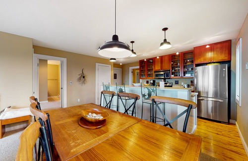 Maple City Condo | Updated condo in Glen Arbor with Lake Michigan views, fireplace, deck, W/D