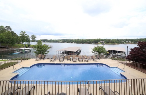 Jasper Condo | UPDATED Condo on Beautiful Smith Lake