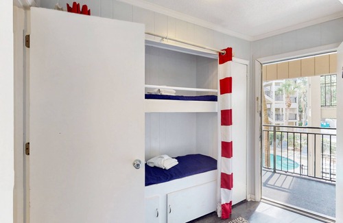 Hilton Head Island Condo | Updated Condo W/Fast WiFi, Shared Pool, Balcony & Central AC - Walk to Beach