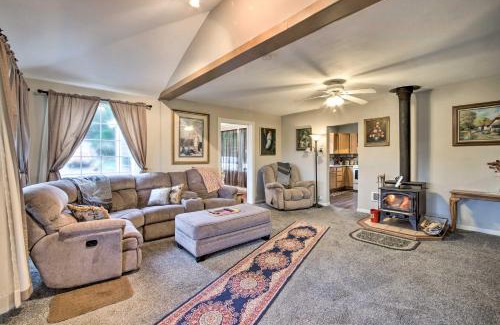 Coos Bay House | Updated Coos Bay Home about 2 Mi to Pacific Ocean