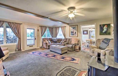 Coos Bay House | Updated Coos Bay Home about 2 Mi to Pacific Ocean