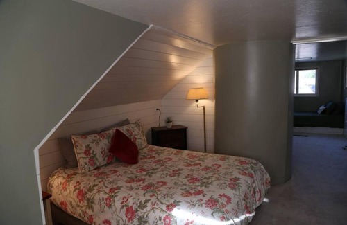 River Heights Apartment | Updated Cottage 3 Bedroom Home With Game Room