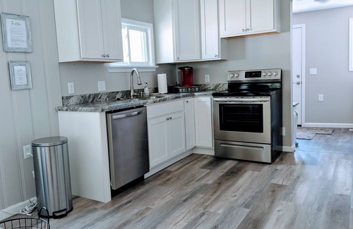 Madison-on-the-Lake Cottage | Updated Cottage - Great Location Near Lake, Wineries, and SPIRE Institute!