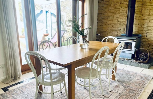 Canadian House | Updated Cottage on Large Sunny Block, 5 mins to town