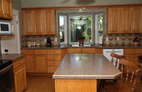 Logan House | Updated Cottage Sleeps 8 Close to Logan