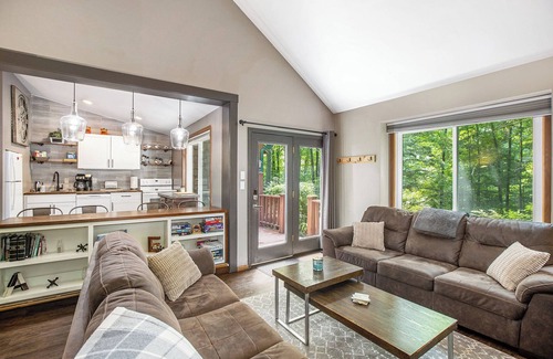 Bellaire Condo | Updated Cozy Cabin w/Loft at Schuss Mountain w/Resort Privileges