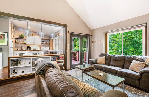 Bellaire Condo | Updated Cozy Cabin w/Loft at Schuss Mountain w/Resort Privileges