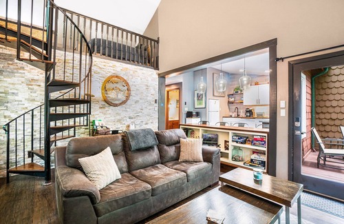 Bellaire Condo | Updated Cozy Cabin w/Loft at Schuss Mountain w/Resort Privileges