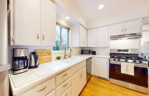 Wallingford House | Updated Crafstman with covered porch, grill, & W/D - walk to Woodland Park